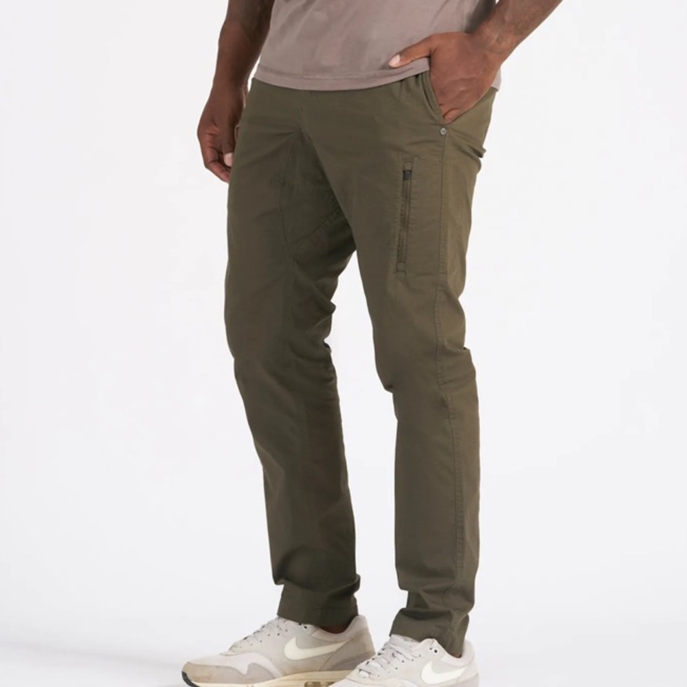 Vuori Men Ripstop Pant in Dark Oregano